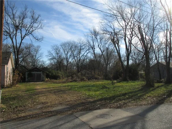 905 S B St #10-11, Rogers, AR 72756