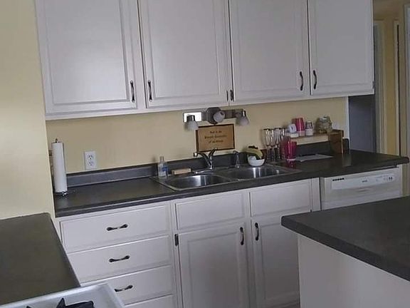 Kitchen Island & Nice Cabinets