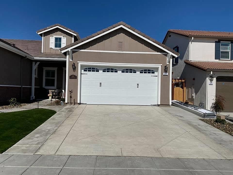 1st image of 685 W Warren Dr