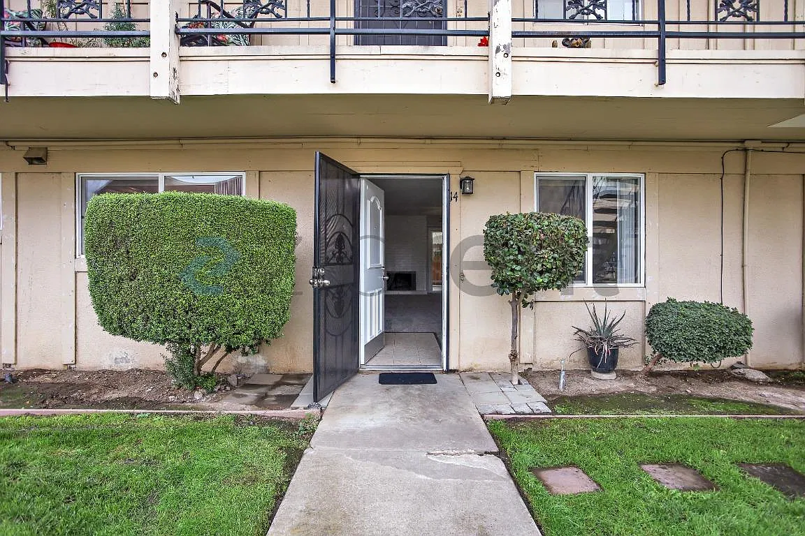 2420 Oxford Way — Photo 3