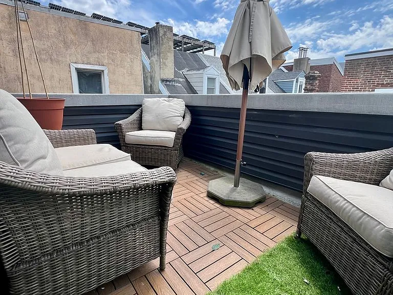 166 W Laurel St — Photo 27