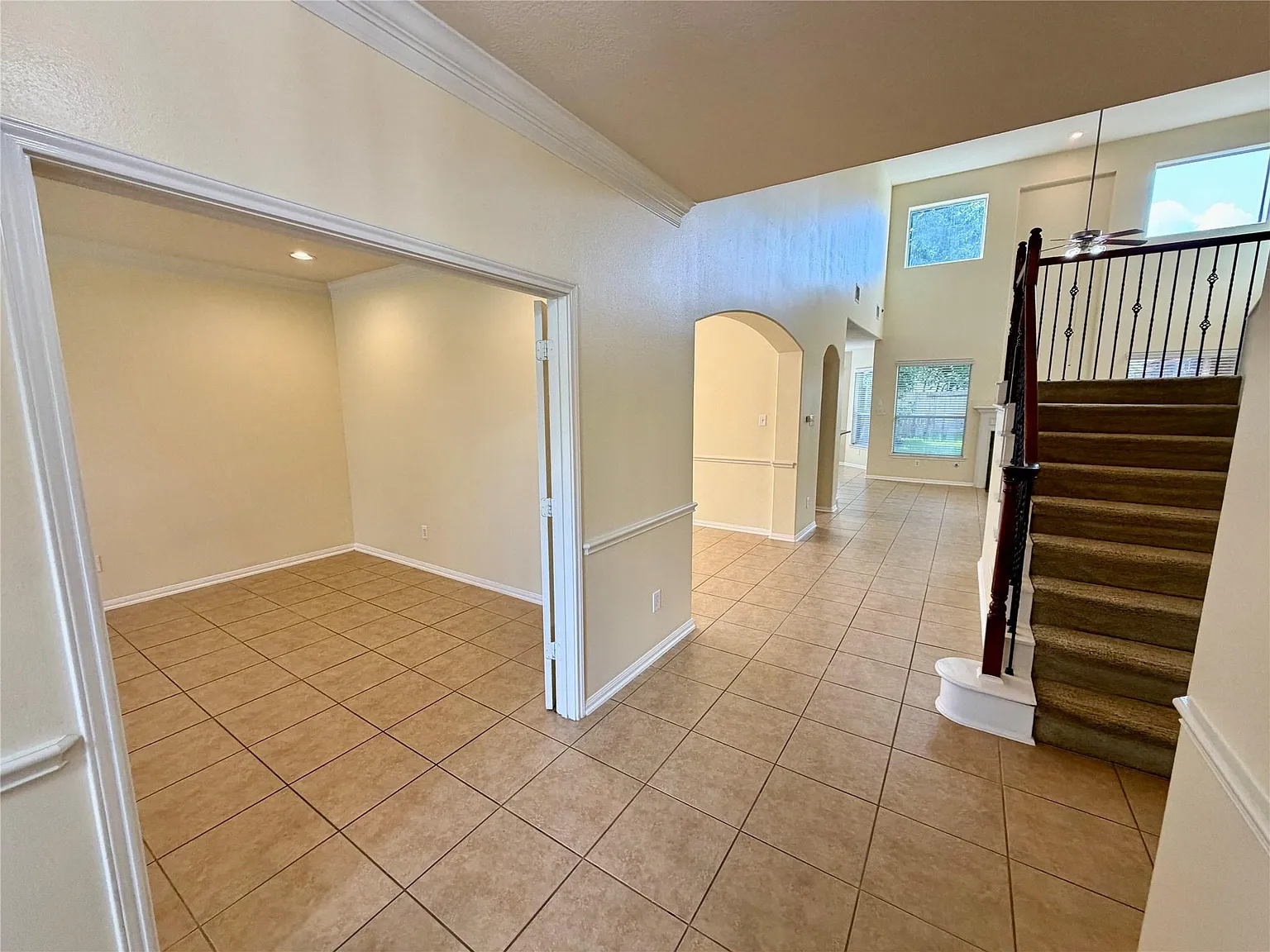 4 bed, 2.5 bath, 3233 sqft, $2,995 — Photo 3