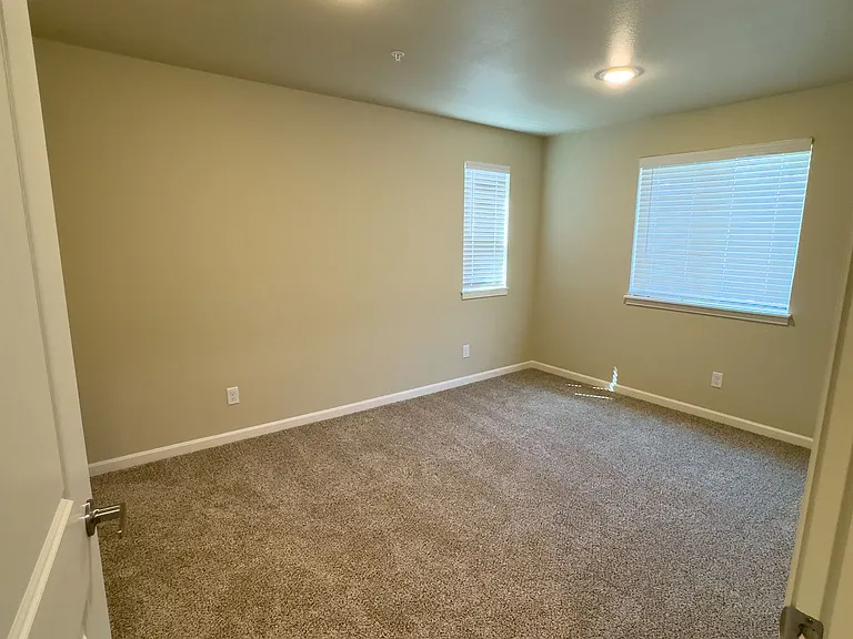 Harmona Heights Apartments — Photo 35