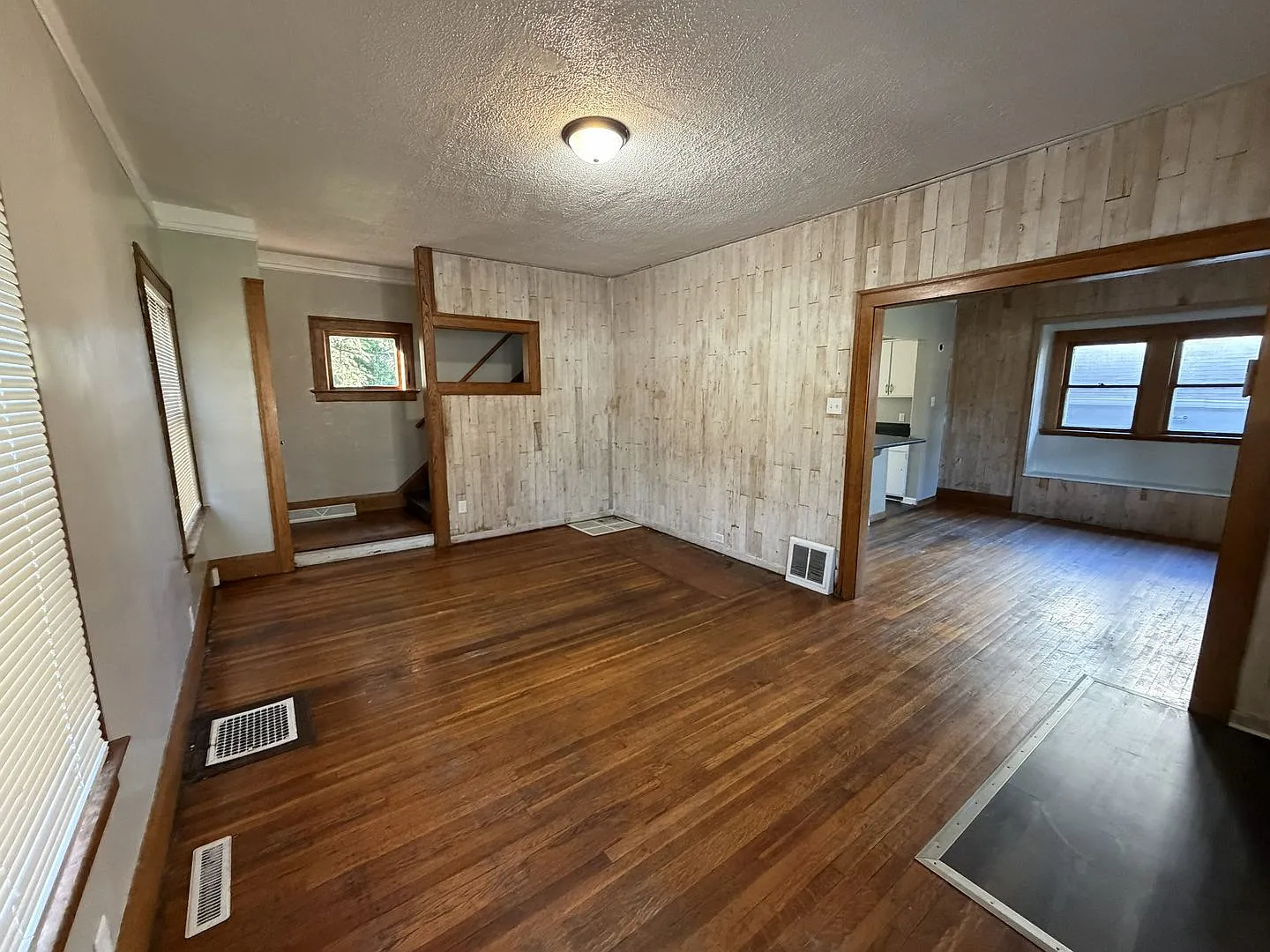Charming & Spacious 3-Bedroom Home in West Toledo — Photo 4