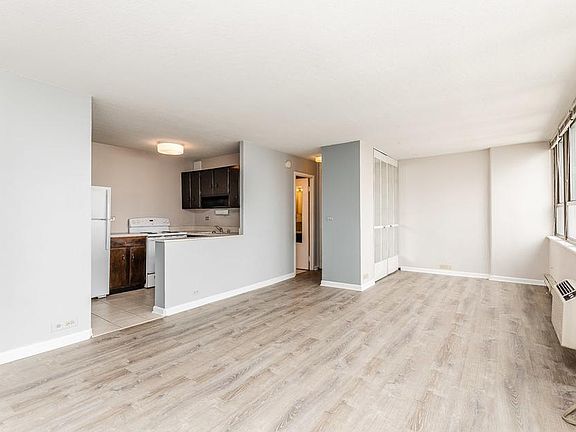 2nd image of 2740 N Pine Grove Ave APT 12D