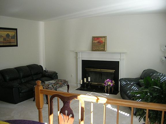 Family Room w/Fireplace