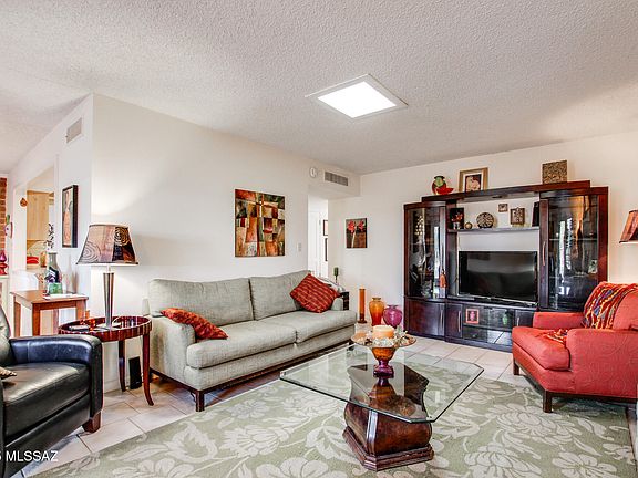 3rd image of 1007 E Mescal Dr