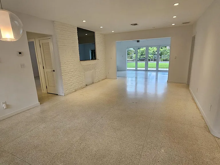 1310 Cleveland Rd — Photo 4
