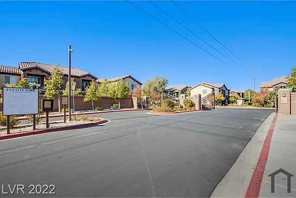 3 bed, 1255 sqft, $2,295 — Photo 2