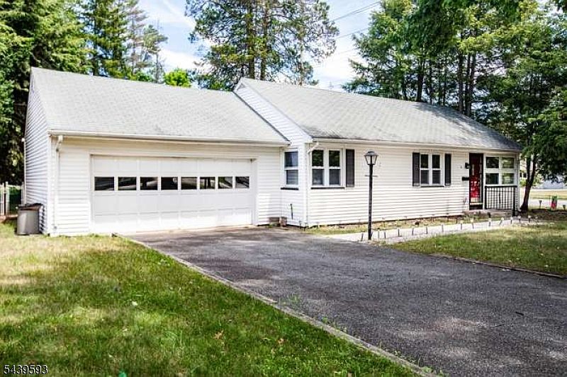 1st image of 4 Beverly Rd