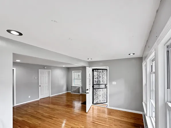 (undisclosed Address), Jamaica, NY 11428