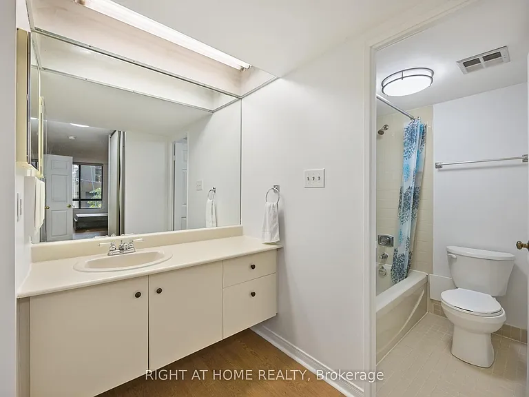 280 Simcoe St #206A — Photo 7