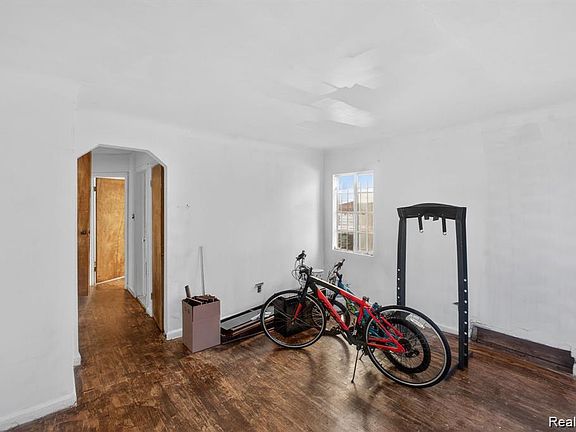 4th image of 18821 Caldwell St