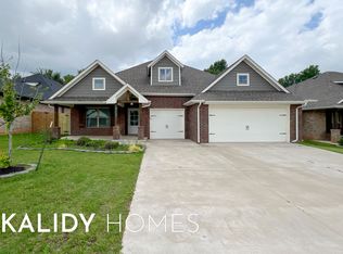 812 Barajas Trail Ter, Mustang, OK 73064