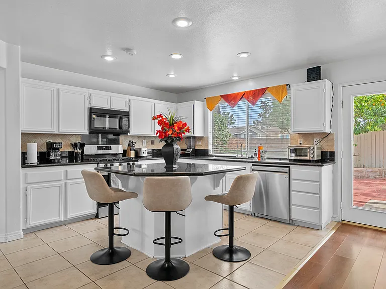 613 Towergrove Dr — Photo 3