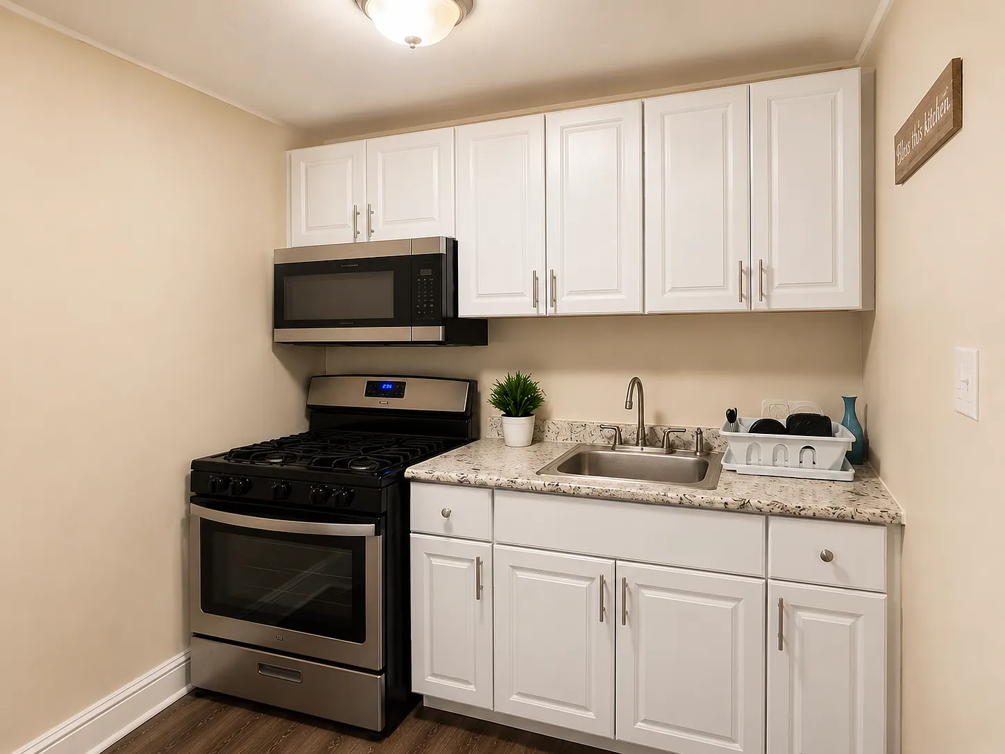 1 bed, 1600 sqft, $900 — Photo 2