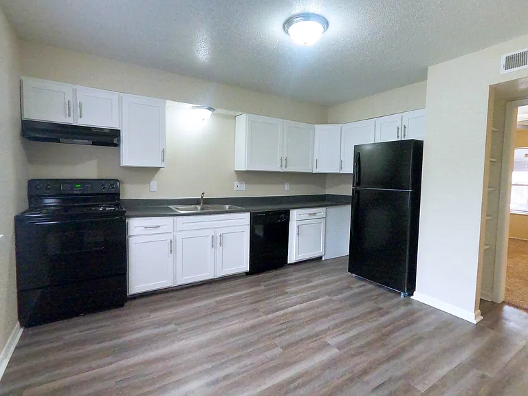 Anderson Point Apartments — Photo 11