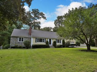 6 Wing Rd, Lynnfield, MA 01940