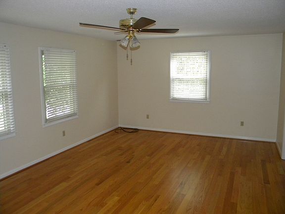 3rd image of 2160 Sheffield Dr