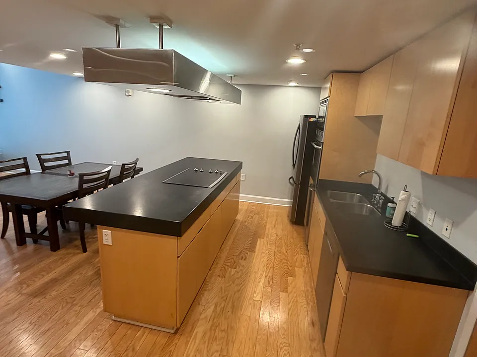 106 N High St #707