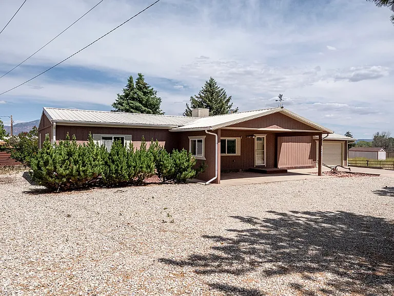408 N Harmony Dr — Photo 2