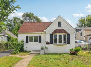 515 Catalpa Dr, Round Lake, IL