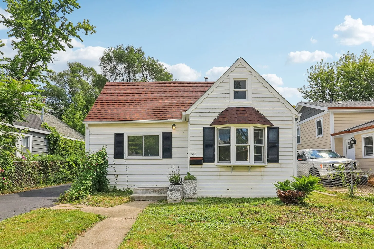 515 Catalpa Dr photo 1