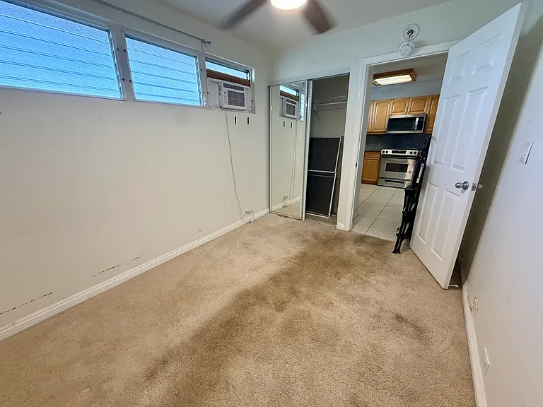 909 University Ave #107 — Photo 6