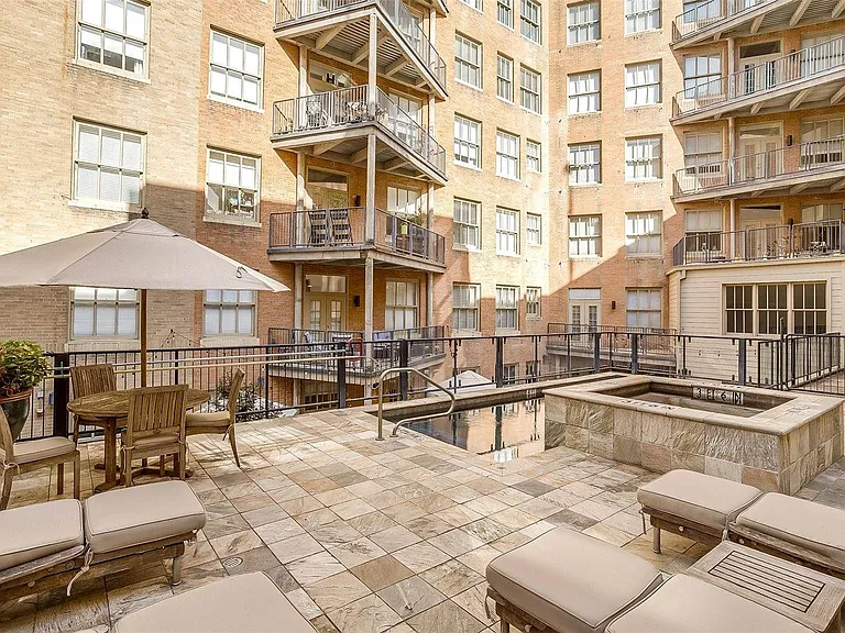 411 W 7th St #202 — Photo 20