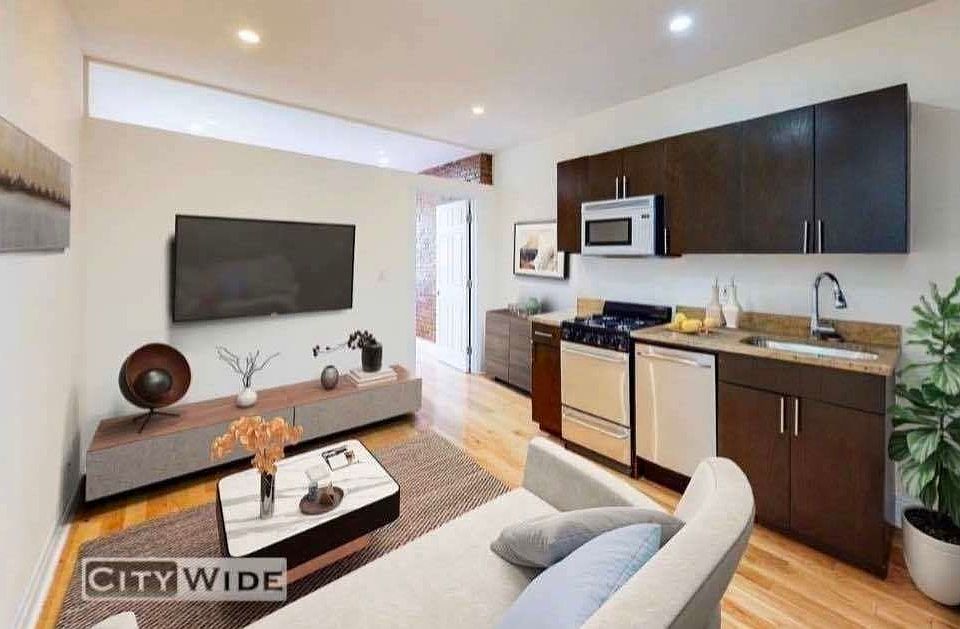 1st image of 42 Clinton St #33