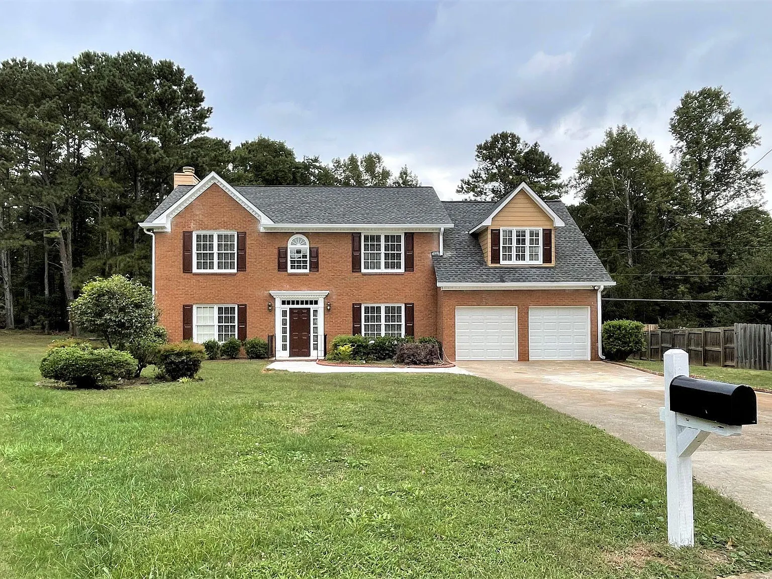 4 bed, 2512 sqft, $2,600 — Photo 1