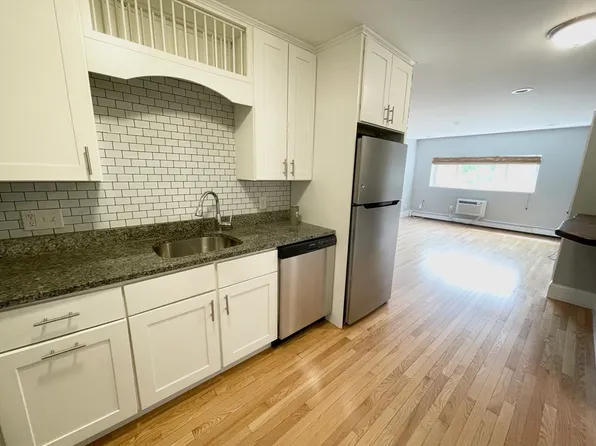 1409 River St APT 47, Hyde Park, MA 02136