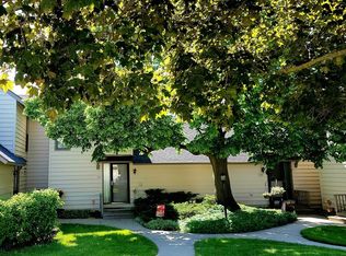 561 Dunham Rd, Gurnee, IL 60031