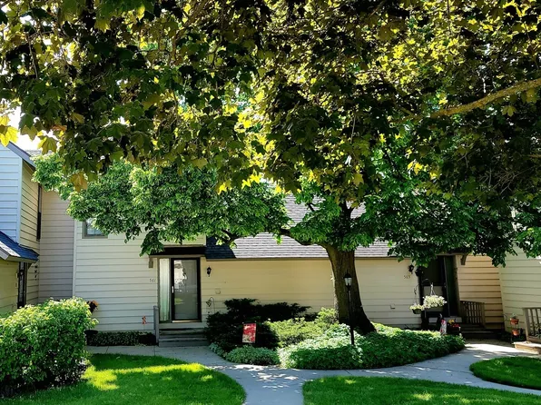561 Dunham Rd, Gurnee, IL 60031