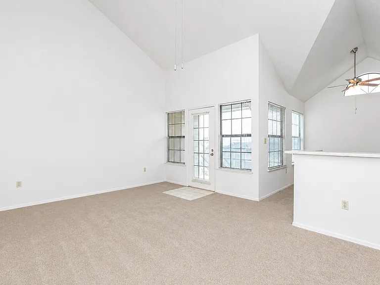 The Gables Apartments — Photo 18