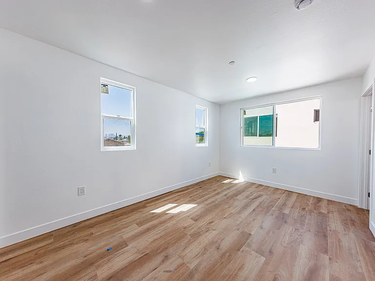 Huge 2, 3 & 4 Bed 2026 Townhomes — Photo 31