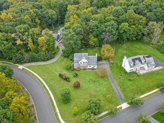 4th image of 18 Cornerstone Dr