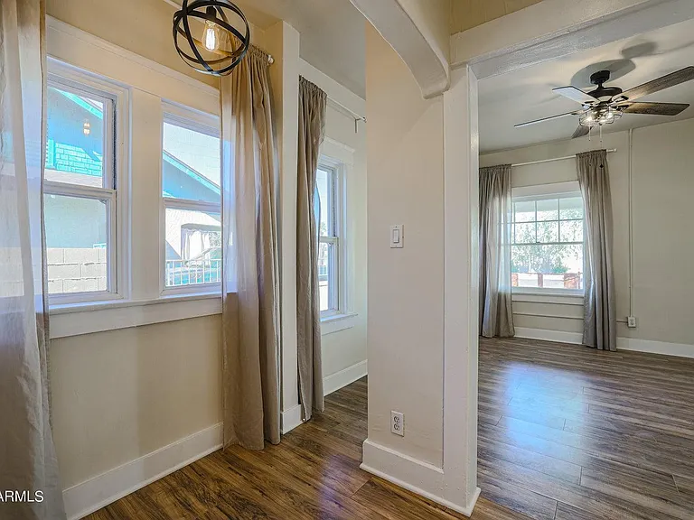 1005 E Moreland St — Photo 9