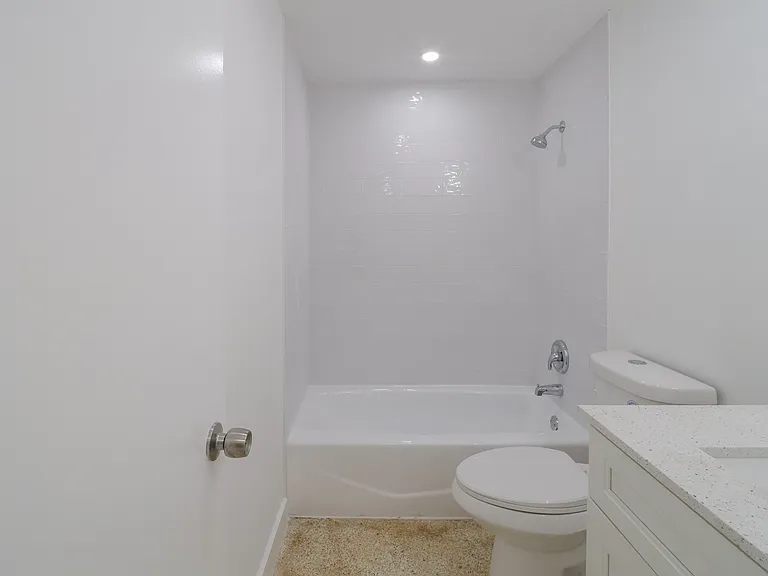 405 W 11th St #12 — Photo 23