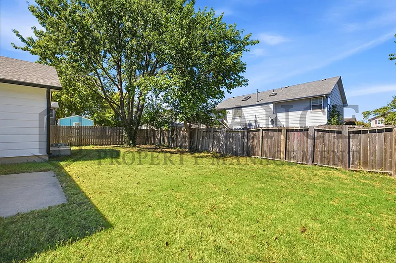 4 bed, 3.0 bath, 2184 sqft, $2,200 — Photo 3