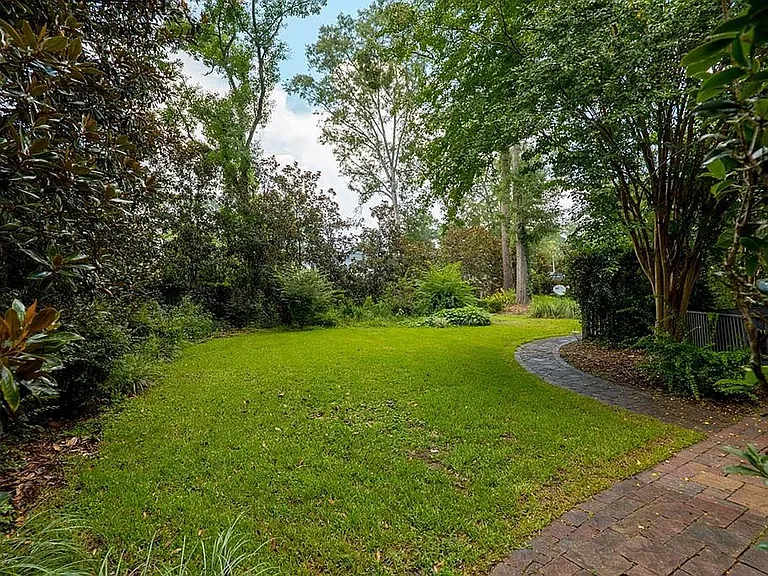 1009 Williamsburg Dr — Photo 37