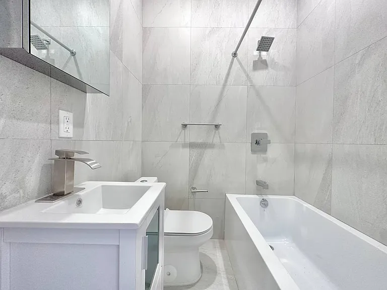1518 Jefferson Ave #1R — Photo 9