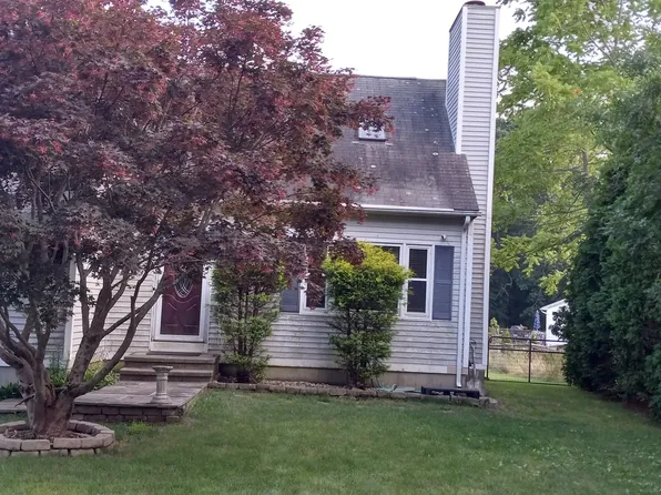 (undisclosed Address), Waterford, CT 06385