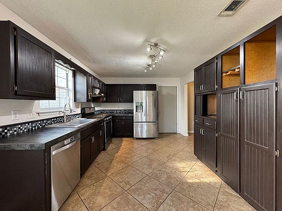 4th image of 1764 Guildford Ct