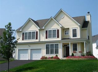 6 Stirling Cir, Highland Mills, NY 10930
