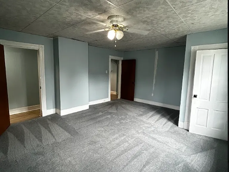 1638 Sanderson Ave — Photo 30