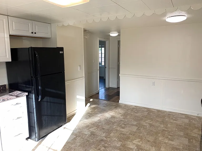 128 NE Baker St — Photo 3