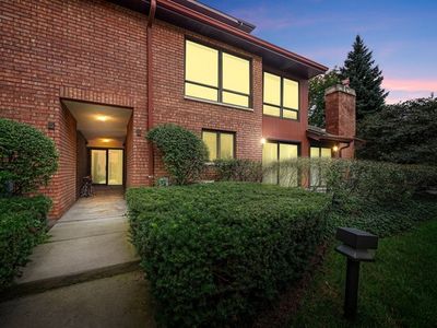 702 Waukegan Rd APT 5A, Glenview, IL, 60025