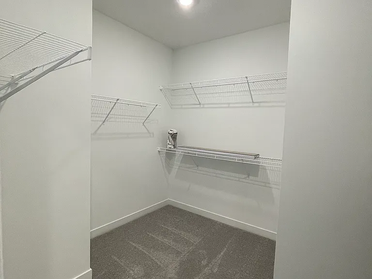 532 Lincoln Cir W — Photo 23