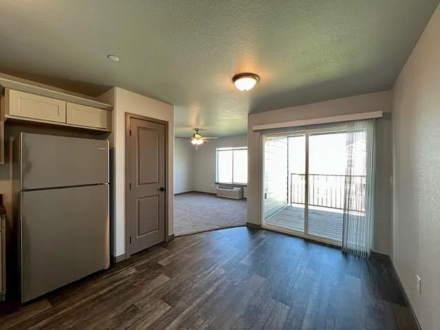 1 bed, 742 sqft, $1,050 — Photo 2